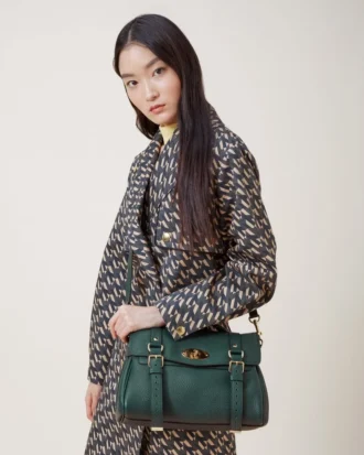 Alexa Mulberry Green Heavy Grain Nachhaltige Ikonen
