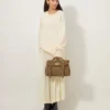 Alexa Salcombe Sandfarbenes Wildleder