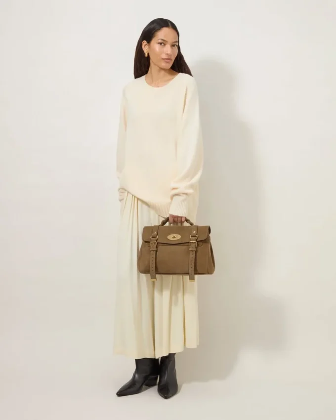 Alexa Salcombe Sandfarbenes Wildleder