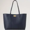 Bayswater Tote Night Sky & Poplin Blue Kleine klassische Narbung mit Kontrast Bayswater Tote Night Sky & Poplin Blue Kleine klassische Narbung mit Kontrast
