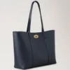 Bayswater Tote Night Sky & Poplin Blue Kleine klassische Narbung mit Kontrast Bayswater Tote Night Sky & Poplin Blue Kleine klassische Narbung mit Kontrast