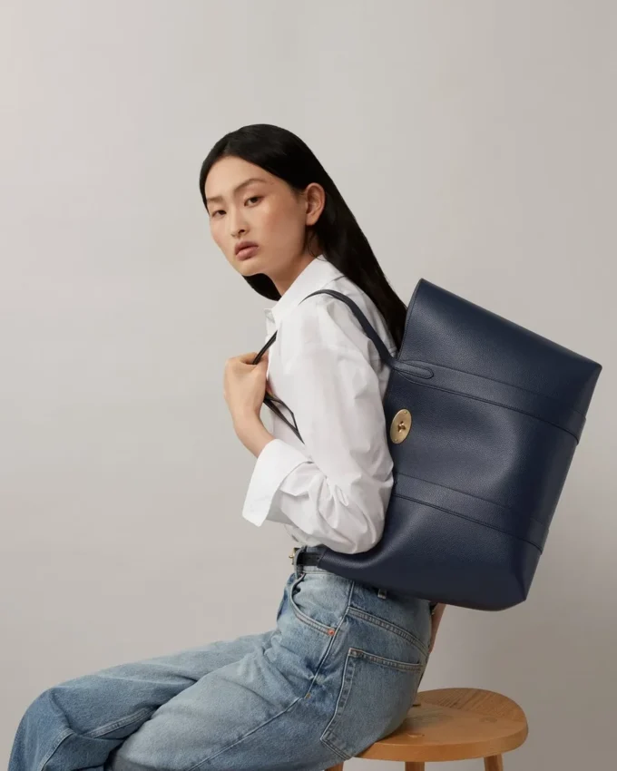 Bayswater Tote Night Sky & Poplin Blue Kleine klassische Narbung mit Kontrast Bayswater Tote Night Sky & Poplin Blue Kleine klassische Narbung mit Kontrast