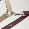 Crossbody-Hundeleine Dune & Oxblood Small Classic Grain Crossbody-Hundeleine Dune & Oxblood Small Classic Grain