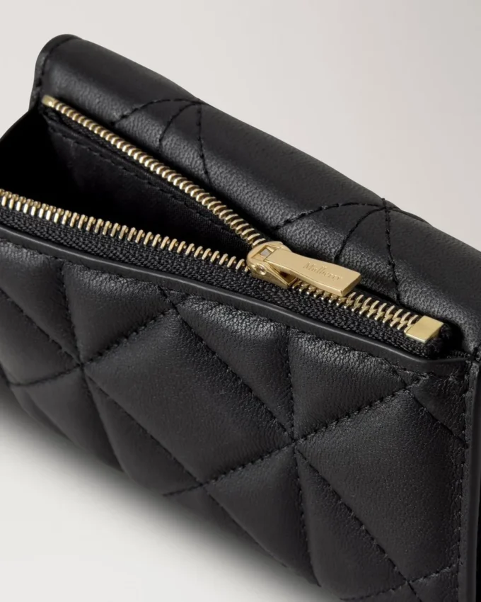 Darley gefaltete Multi-Kartenbrieftasche, schwarz, gestepptes Nappaleder Darley gefaltete Multi-Kartenbrieftasche, schwarz, gestepptes Nappaleder