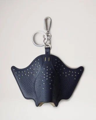 Etui-Schlüsselanhänger – Mantarochen Oxfordblau, klein, klassisches Narbenbild Etui-Schlüsselanhänger – Mantarochen Oxfordblau, klein, klassisches Narbenbild