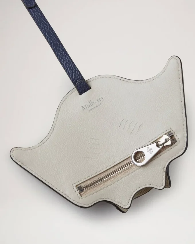 Etui-Schlüsselanhänger – Mantarochen Oxfordblau, klein, klassisches Narbenbild