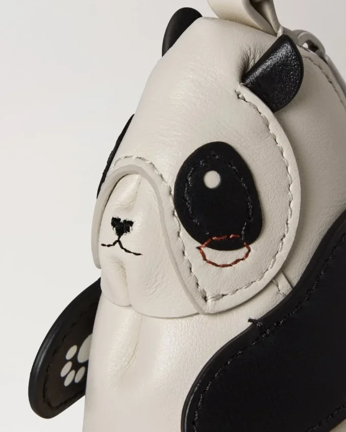 Etui-Schlüsselanhänger – Panda Schwarz & Eierschalenfarben, klein, klassisches Narbenbild
