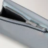 Gefaltete Geldbörse für mehrere Karten aus silber-schillerndem Leder mit Eidechsenprägung Gefaltete Geldbörse für mehrere Karten aus silber-schillerndem Leder mit Eidechsenprägung