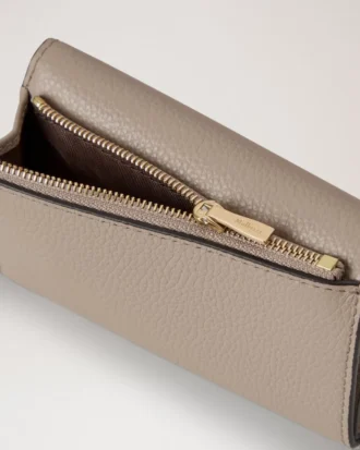 Gefaltete Mehrfach-Kartenbrieftasche Kaschmir Taupe Kleine klassische Narbung
