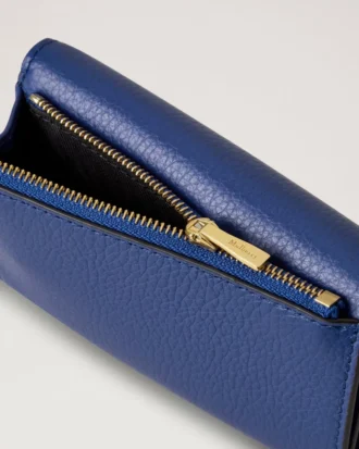 Gefaltete Mehrfach-Kartenbrieftasche Pigmentblau Klein Klassische Narbung Gefaltete Mehrfach-Kartenbrieftasche Pigmentblau Klein Klassische Narbung
