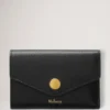 Gefaltete Mehrfach-Kartenbrieftasche, schwarz, klein, klassisches Narbenmuster Gefaltete Mehrfach-Kartenbrieftasche, schwarz, klein, klassisches Narbenmuster