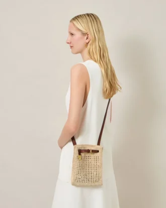 Gehäkelte Umhängetasche aus natürlicher Raffia – Sommerkollektion Gehäkelte Umhängetasche aus natürlicher Raffia – Sommerkollektion
