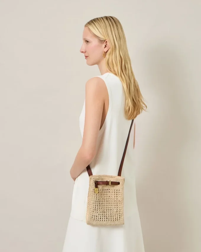 Gehäkelte Umhängetasche aus natürlicher Raffia – Sommerkollektion