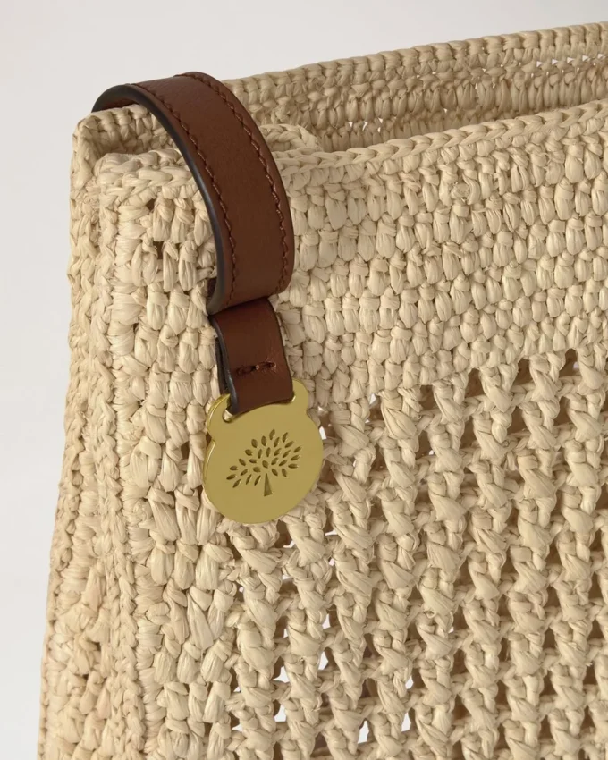 Gehäkelte Umhängetasche aus natürlicher Raffia – Sommerkollektion