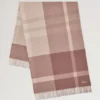 Großkarierter Schal aus Merinowolle in den Farben Autumn Rose & Powder Rose Großkarierter Schal aus Merinowolle in den Farben Autumn Rose & Powder Rose