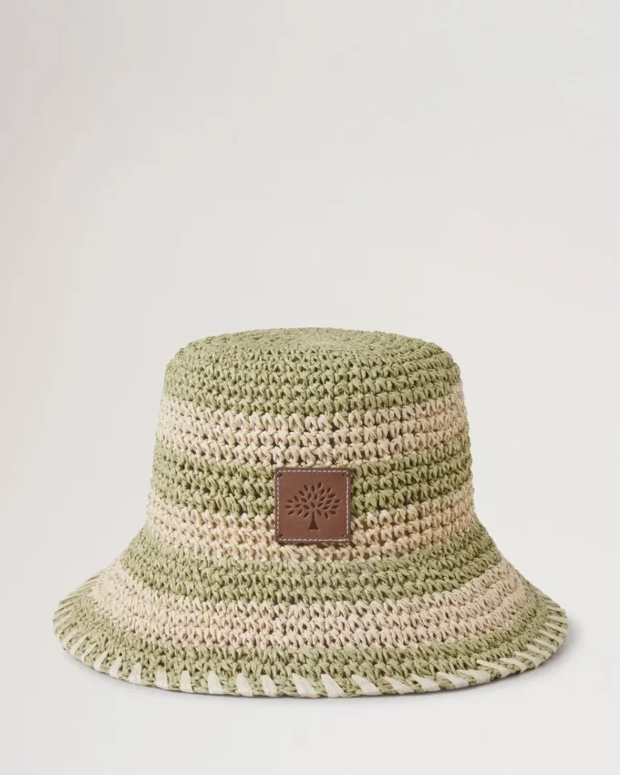 Horizontal gestreifter Bucket Hat aus leinengrünem Papierraffia Horizontal gestreifter Bucket Hat aus leinengrünem Papierraffia