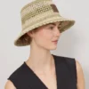 Horizontal gestreifter Bucket Hat aus leinengrünem Papierraffia Horizontal gestreifter Bucket Hat aus leinengrünem Papierraffia