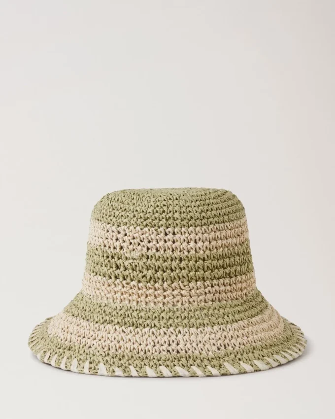 Horizontal gestreifter Bucket Hat aus leinengrünem Papierraffia Horizontal gestreifter Bucket Hat aus leinengrünem Papierraffia