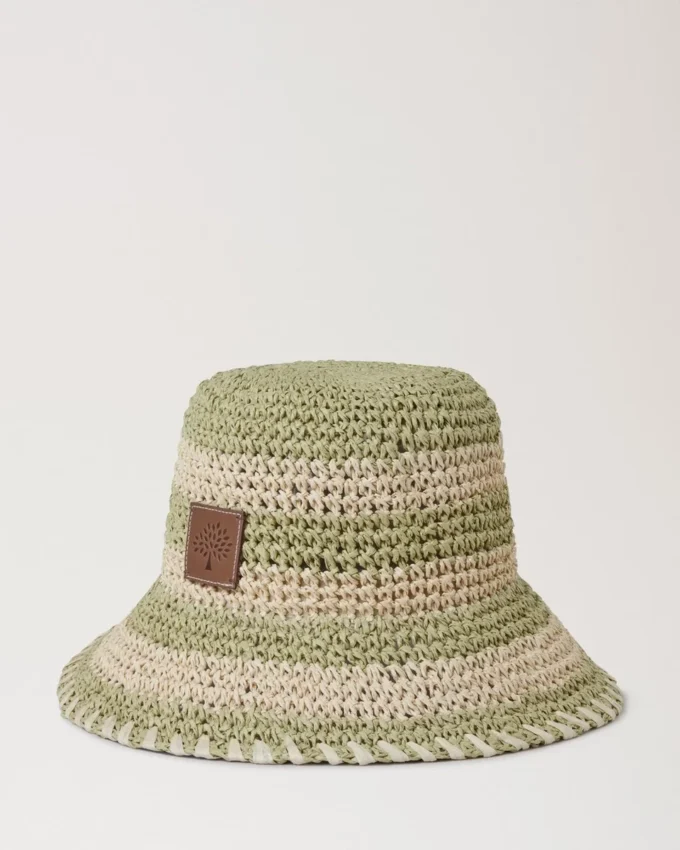 Horizontal gestreifter Bucket Hat aus leinengrünem Papierraffia Horizontal gestreifter Bucket Hat aus leinengrünem Papierraffia