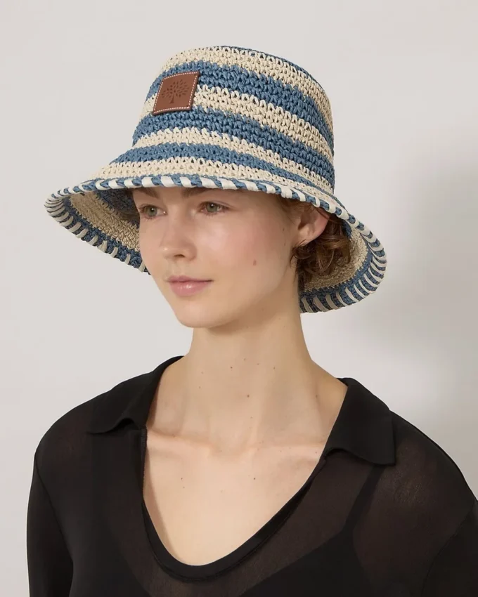 Horizontal gestreifter Bucket Hat in Brighton-Blau aus Papierraffia