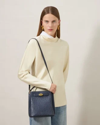 Islington Bucket Stormy Blue Ostrich Taschen