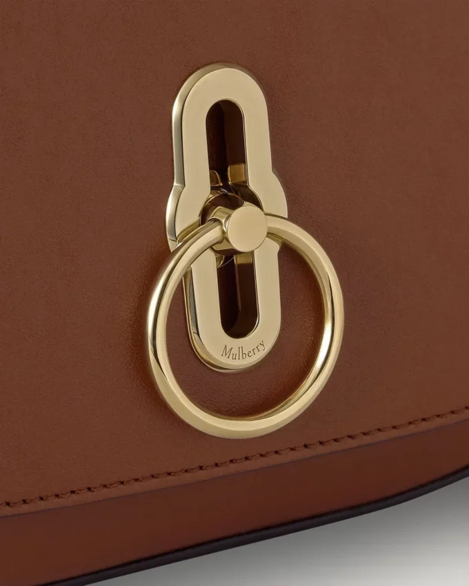 Kleine Amberley-Tasche mit Tragegriff aus geschmeidigem, glattem Eichenleder Kleine Amberley-Tasche mit Tragegriff aus geschmeidigem, glattem Eichenleder