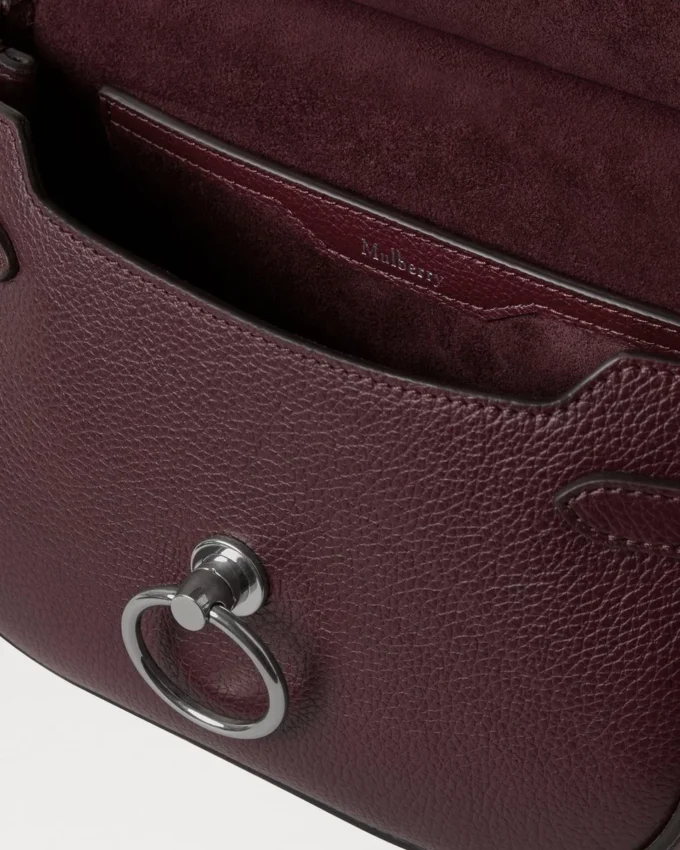 Kleine Amberley-Umhängetasche Black Cherry Small Classic Grain Kleine Amberley-Umhängetasche Black Cherry Small Classic Grain