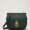 Kleine Amberley-Umhängetasche in Mulberry Green, kleine klassische Narbung Kleine Amberley-Umhängetasche in Mulberry Green, kleine klassische Narbung