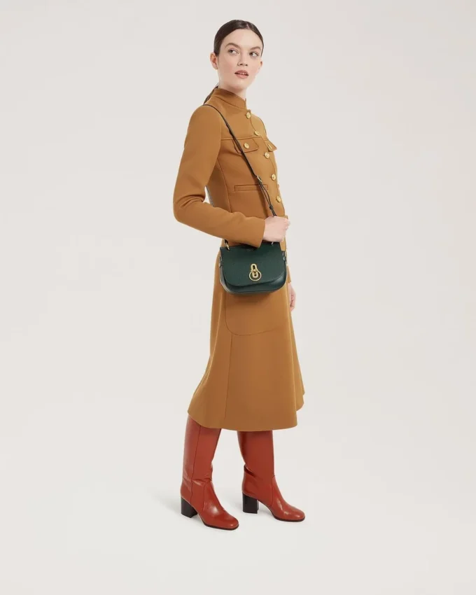 Kleine Amberley-Umhängetasche in Mulberry Green, kleine klassische Narbung Kleine Amberley-Umhängetasche in Mulberry Green, kleine klassische Narbung