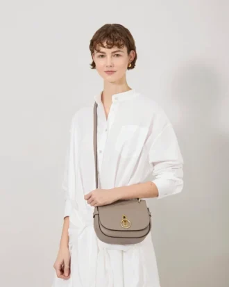 Kleine Amberley-Umhängetasche Kaschmir Taupe Kleine klassische Narbung