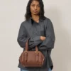 Kleine Boston-Tasche aus hellem Eichenholz mit Heavy Grain-Narbung – Geschenke Kleine Boston-Tasche aus hellem Eichenholz mit Heavy Grain-Narbung – Geschenke