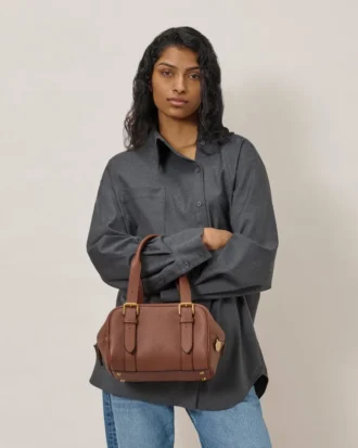 Kleine Boston-Tasche aus hellem Eichenholz mit Heavy Grain-Narbung – Geschenke