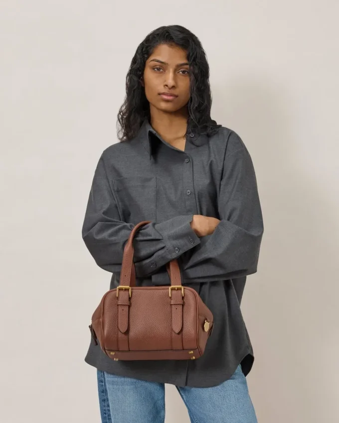 Kleine Boston-Tasche aus hellem Eichenholz mit Heavy Grain-Narbung – Geschenke Kleine Boston-Tasche aus hellem Eichenholz mit Heavy Grain-Narbung – Geschenke