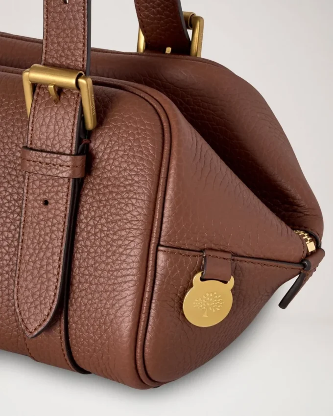 Kleine Boston-Tasche aus hellem Eichenholz mit Heavy Grain-Narbung – Geschenke Kleine Boston-Tasche aus hellem Eichenholz mit Heavy Grain-Narbung – Geschenke