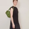 Kleine Boston-Tasche mit Fern-Muster und Heavy Grain-Finish als Geschenk