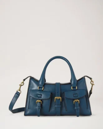Kleine Roxanne aus blauem Hochglanzleder