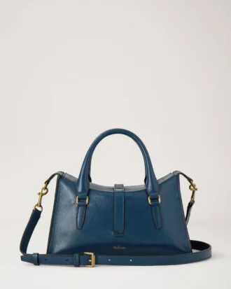 Kleine Roxanne aus blauem Hochglanzleder