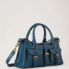 Kleine Roxanne aus blauem Hochglanzleder Kleine Roxanne aus blauem Hochglanzleder