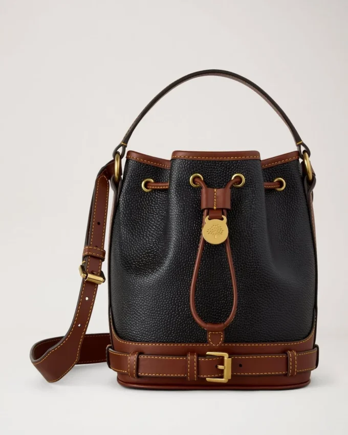 Kleine Scotchgrain-Beuteltasche Schwarz & Cognac Bio-basiertes Scotchgrain Kleine Scotchgrain-Beuteltasche Schwarz & Cognac Bio-basiertes Scotchgrain