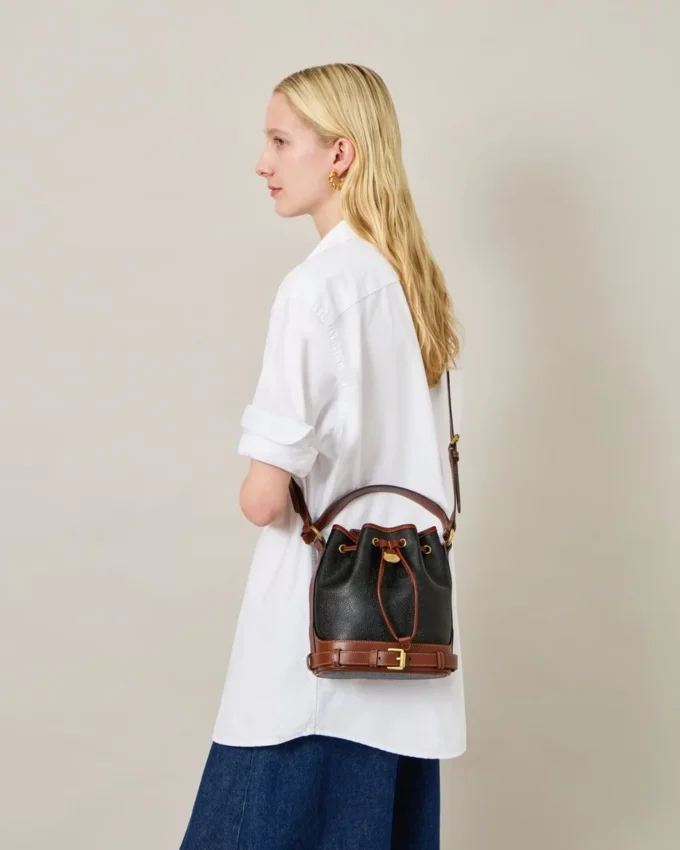 Kleine Scotchgrain-Beuteltasche Schwarz & Cognac Bio-basiertes Scotchgrain Kleine Scotchgrain-Beuteltasche Schwarz & Cognac Bio-basiertes Scotchgrain