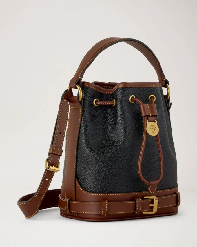 Kleine Scotchgrain-Beuteltasche Schwarz & Cognac Bio-basiertes Scotchgrain Kleine Scotchgrain-Beuteltasche Schwarz & Cognac Bio-basiertes Scotchgrain