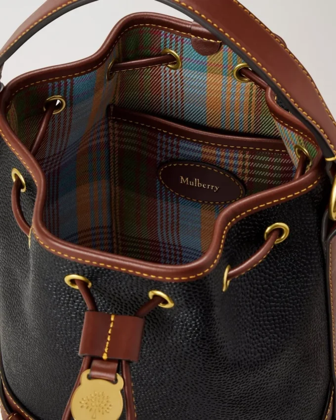Kleine Scotchgrain-Beuteltasche Schwarz & Cognac Bio-basiertes Scotchgrain Kleine Scotchgrain-Beuteltasche Schwarz & Cognac Bio-basiertes Scotchgrain