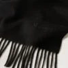 Kleiner einfarbiger Schal aus Merinowolle Schwarze Merinowolle