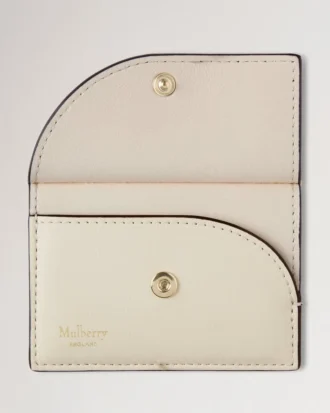 Kompaktes Kartenetui in Eggshell & Linen Green mit Micro Classic Grain