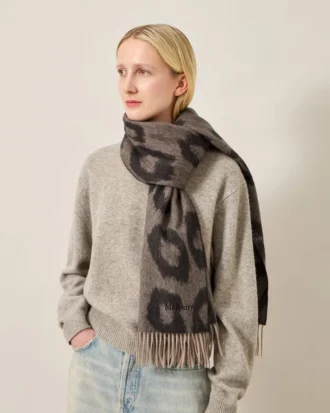 Leopardenmuster-Schal aus Merinowolle in Ebenholz und Maple