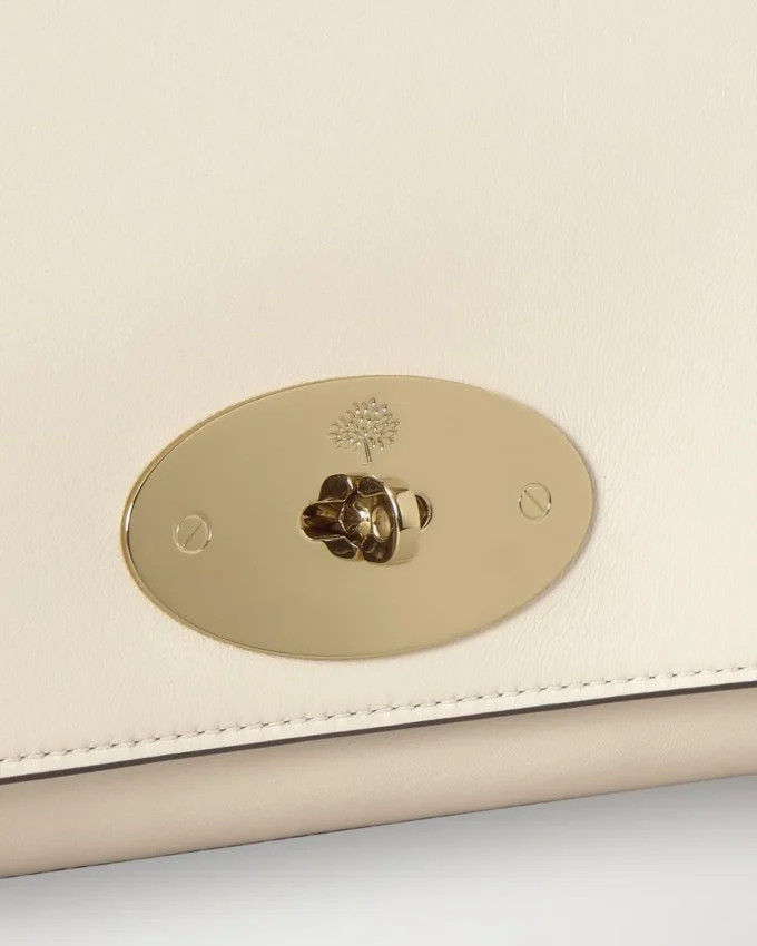 Lily Clutch in Eierschalenfarbe, butterweiches Nappaleder, Damen