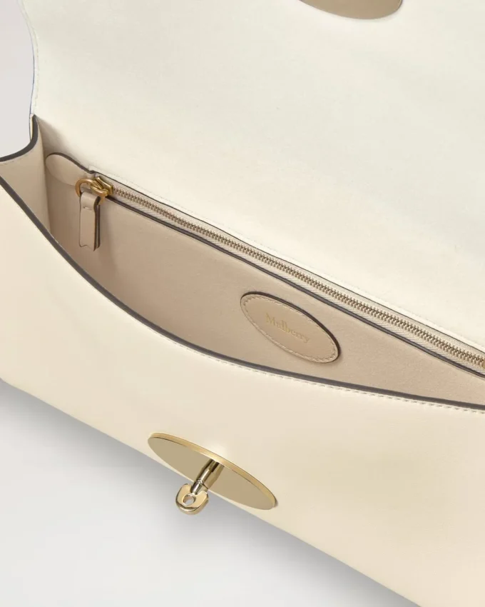 Lily Clutch in Eierschalenfarbe, butterweiches Nappaleder, Damen