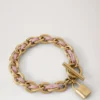 Lily Leder-Kettenarmband Medium Puderrosa Klein Klassische Narbung & vergoldeter Edelstahl Lily Leder-Kettenarmband Medium Puderrosa Klein Klassische Narbung & vergoldeter Edelstahl