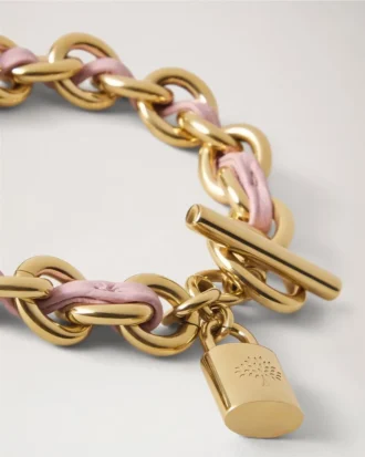 Lily Lederarmband mit Kette, klein, puderrosa, klassisches Narbung & vergoldeter Edelstahl
