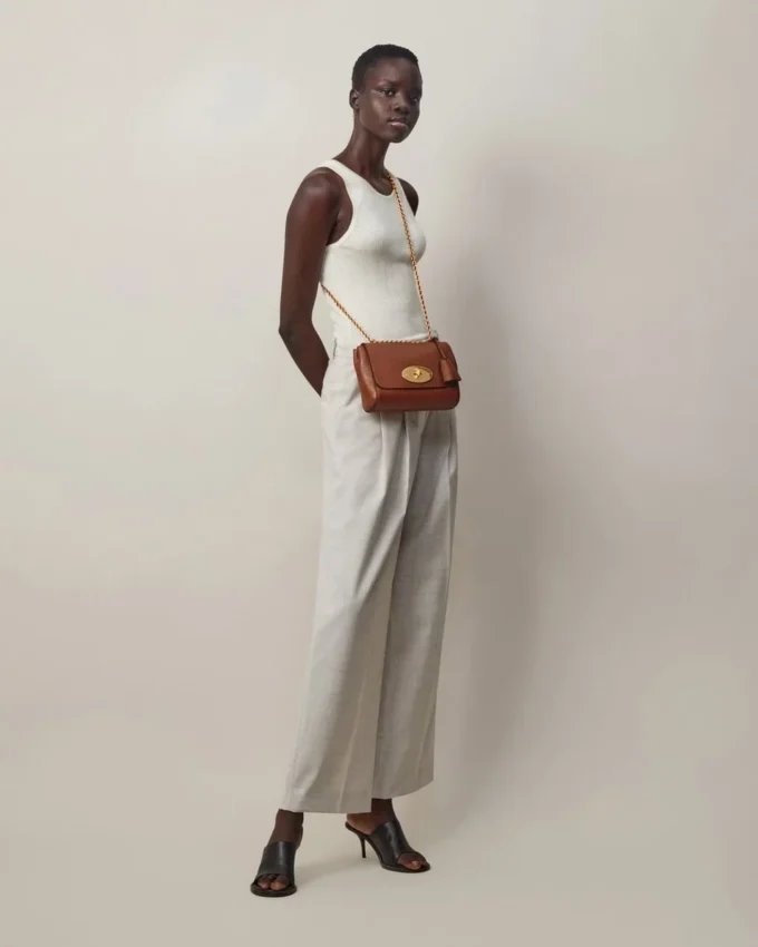 Lily-Tasche aus klein genarbtem Leder in Eiche von Mulberry Lily-Tasche aus klein genarbtem Leder in Eiche von Mulberry